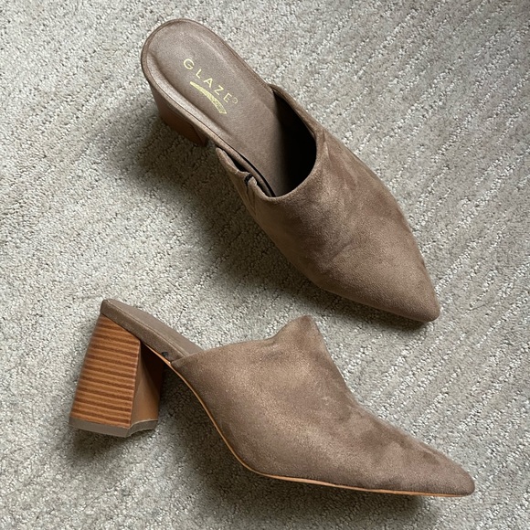 Glaze Women's Tan Suede Mules - Picture 2 of 3